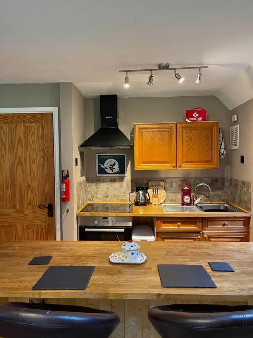 Bear Cottage, Tyn Y Cwm Eglwys-Fach 外观 照片